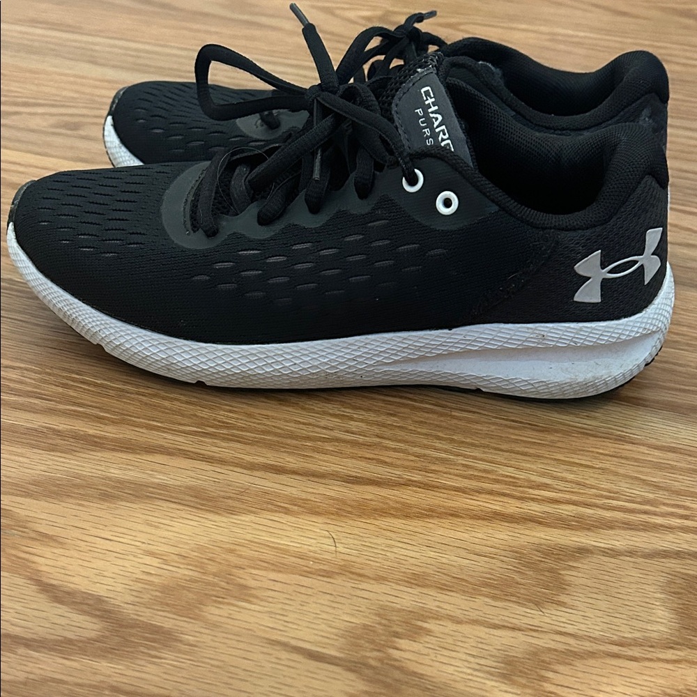 Woman’s Under Armor sneaker